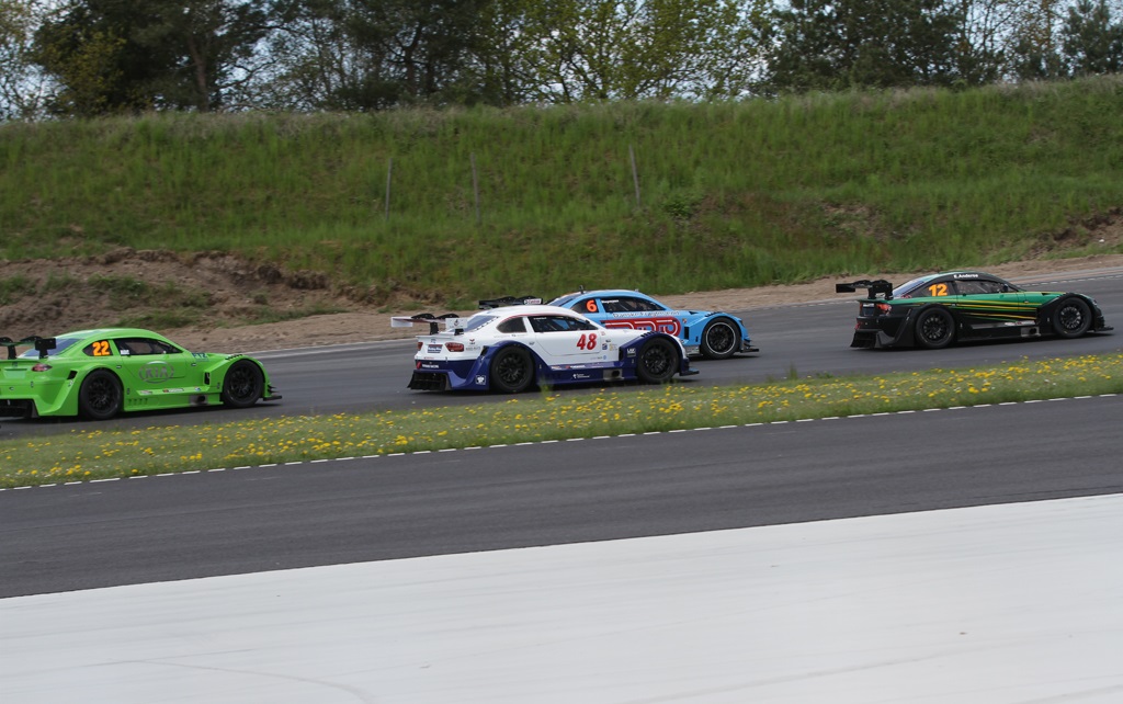 Der blev kørt tæt i starten af første løb.
(Foto: Motorsporten.dk)